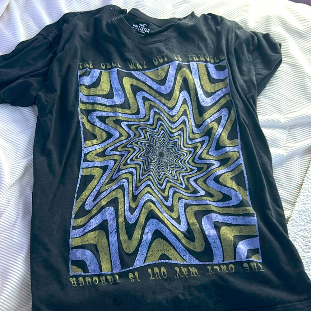Hollister Graphic Tee